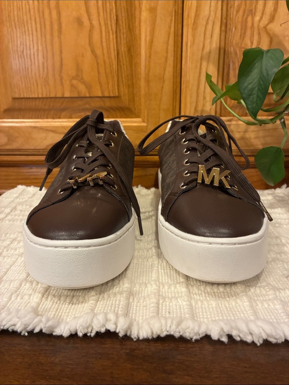 Size 9.5 MICHAEL Michael Kors Poppy Logo Platform Sneaker w/ Gold Accent (ABBA) - Picture 7 of 16